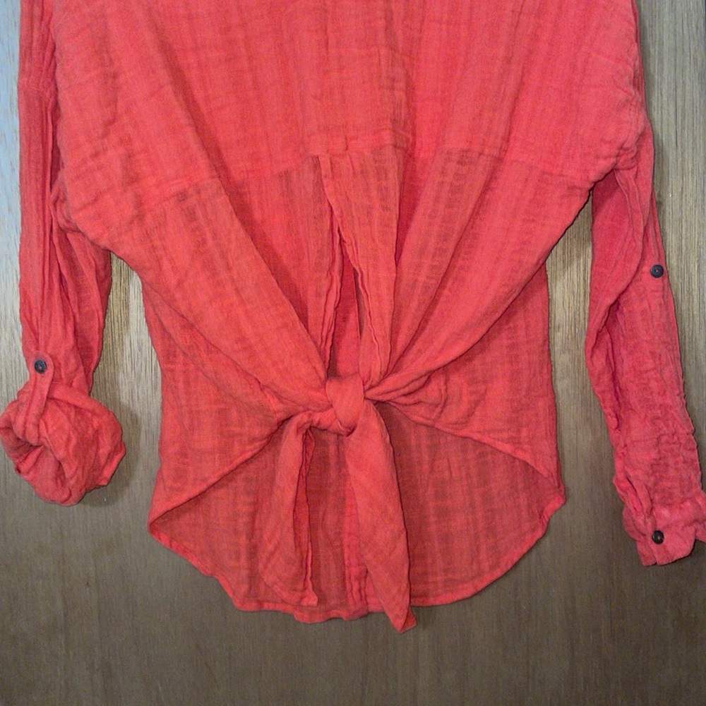 •FREE PEOPLE•TOMATO RED GAUZE TIE BACK BUTTON UP COLLAR BLOUSE SIZE  MEDIUM EUC - Picture 6 of 8